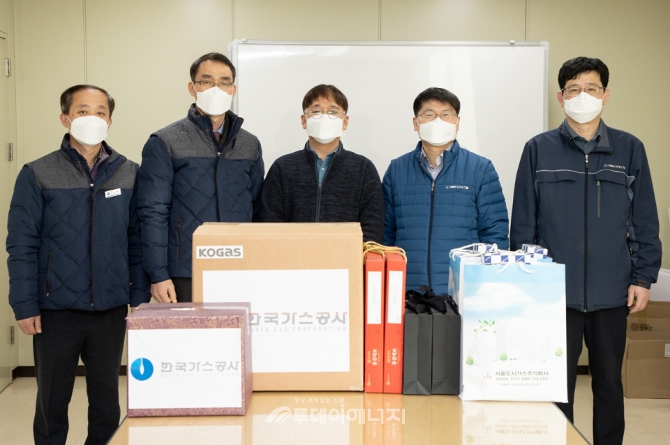 한국가스공사 서울지역본부는 15일 강서뇌성마비복지관에 방문해 요금감면제도 취지 및 신청 방법을 홍보하고 방한용품을 지원했다.