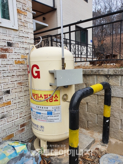 6월 LPG가격이 어떻게 될지 주목되는 가운데 도시가스가 공급되지 않는 지역에 설치된 소형LPG저장탱크의 모습.