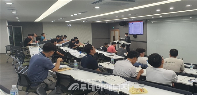 한국발전인재개발원이 한국동서발전 안전보건 관리감독자 교육을 진행하고 있다.