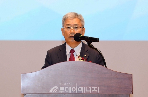 김동철 제22대 한전 사장이 취임사를 하고 있다.