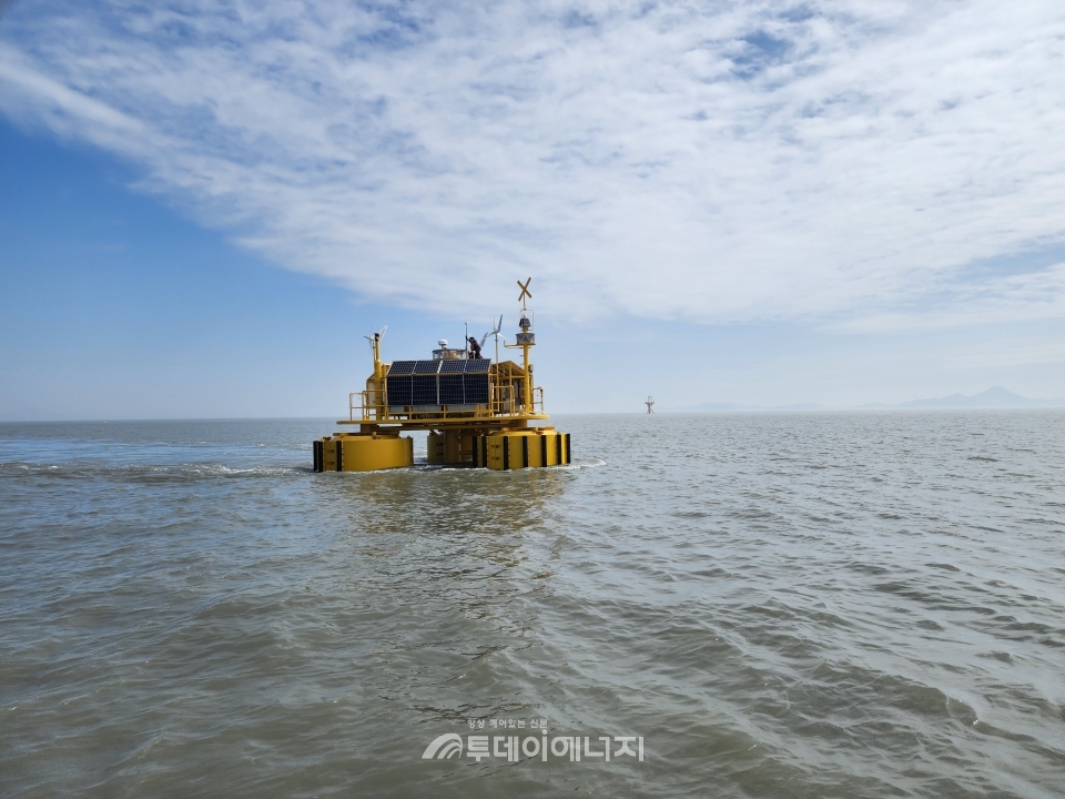 전남 자은도 인근 해상에 설치된 금번 부유식 라이다 HD-14./위본스 제공