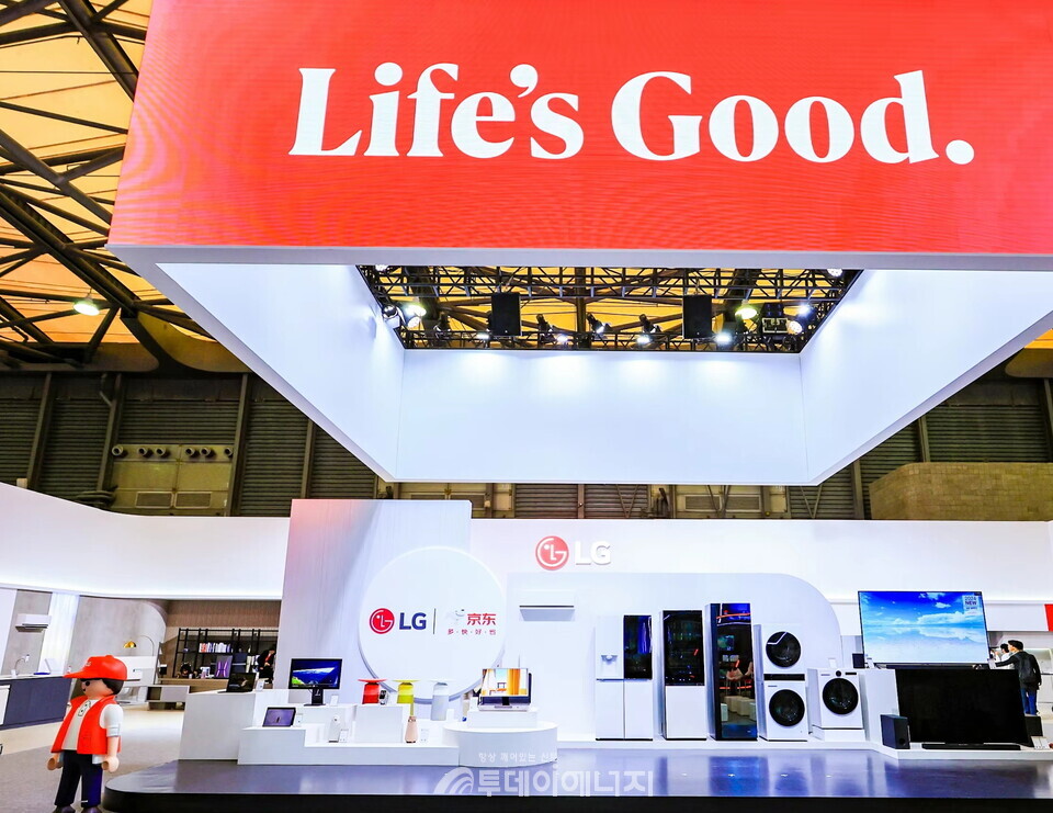 LG전자가 중국  최대 가전 박람회인 AWE 2024에 참가해 프리미엄 제품과 YG 고객을 겨냥한 제품을 대거 선보였다./ LG전자 제공