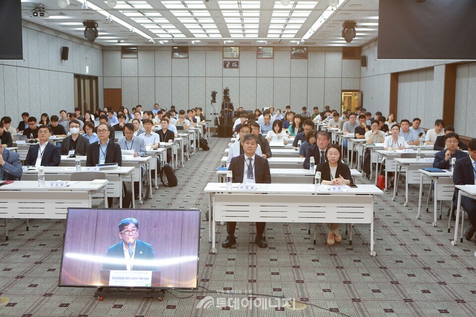 탄소중립 위한 금융역할강화 세미나 모습./탄녹위 제공