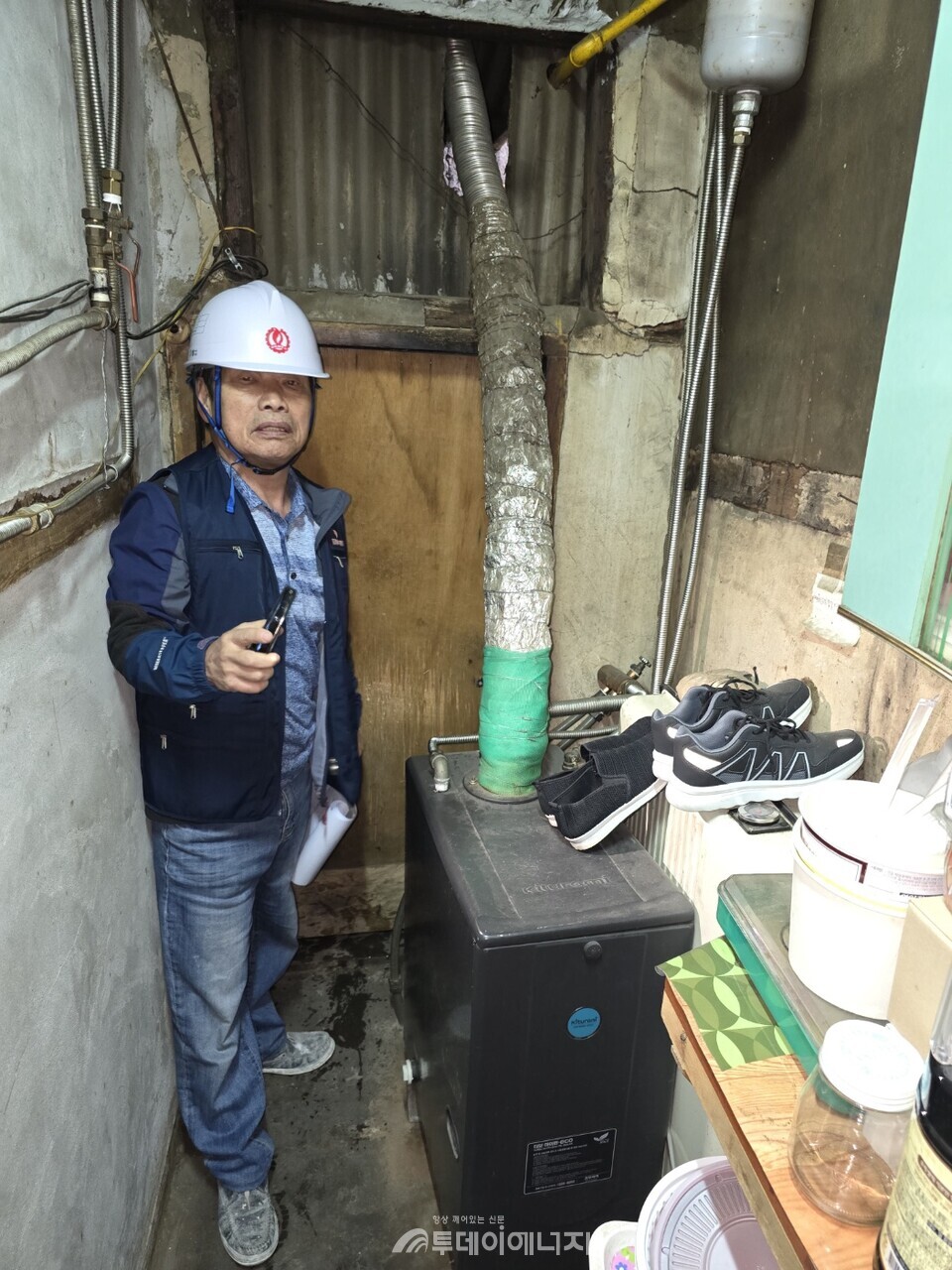 한국열관리시공협회 영등포·동작구회는 취약계층 따뜻하고 안전한 겨울을 지낼 수 있도록 난방설비 점검 봉사활동을 진행했다./열관리시공협회 제공