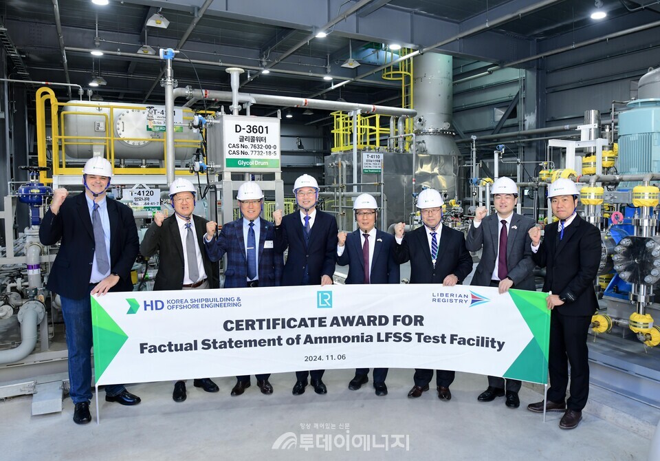 HD한국조선해양은 영국 로이드 선급(LR) 및 라이베리아 기국으로부터 암모니아 화물운영시스템과 LPG를 겸용 사용이 가능한 암모니아 연료공급시스템에 대해서 기본인증(AIP, Approval In Principle)을 획득했다. /HD한국조선해양 제공