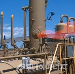 적외선 열화상기술의 한 분야로 특수한 적외선 파장을 이용하여 눈에 보이지 않는 휘발성유기화합물(VOCs) 400여 종의 가스상 물질을 감지하고 연기처럼 피어오르는 형태로 이미지나 동영상으로 시각화한다./낙동강유역환경청 제공