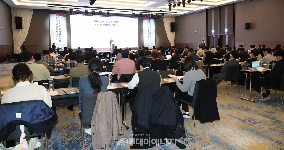 한국조선해양기자재연구원은 지난 21일 친환경 스마트 선박기자재 기술과 시장동향 세미나를 성황리에 개최했다./한국조선해양기자재연구원 제공