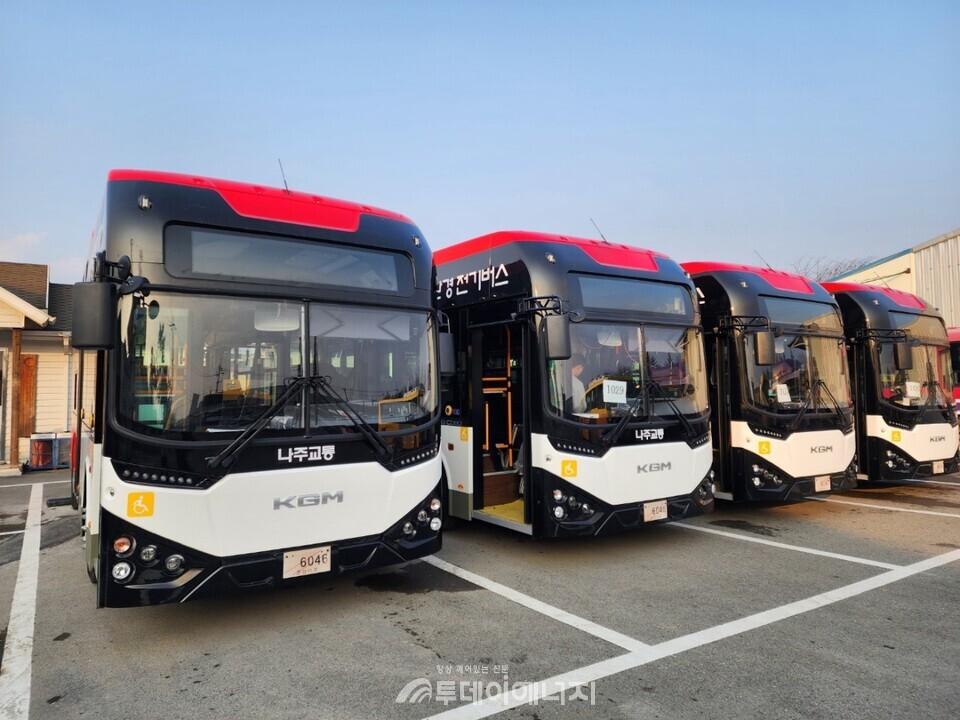 나주시가 새로 도입한 신형 친환경 전기 저상버스. / 나주시 제공