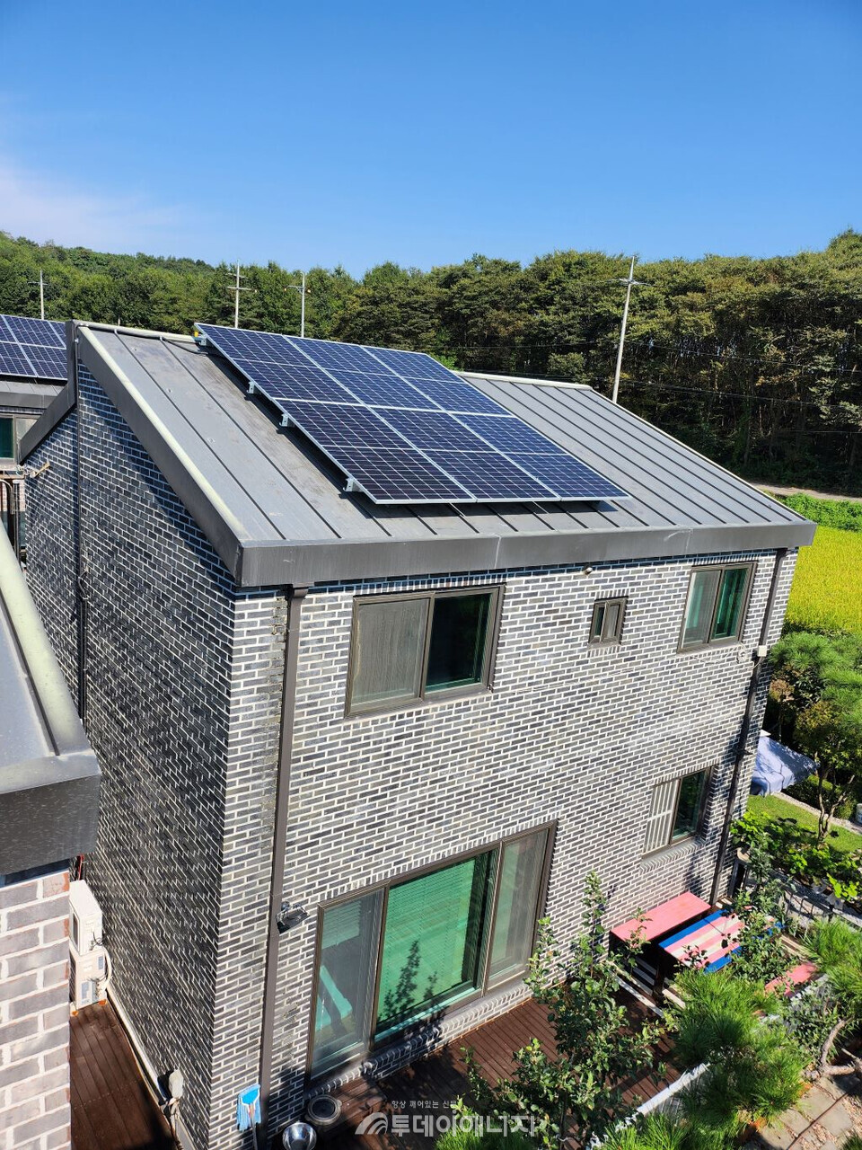경기도 주택 태양광 설치 지원사업으로 설치된 태양광 패널 / 경기도 제공