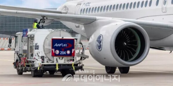 에어프랑스 항공기에 SAF를 급유하고 있다./출처 에어프랑스