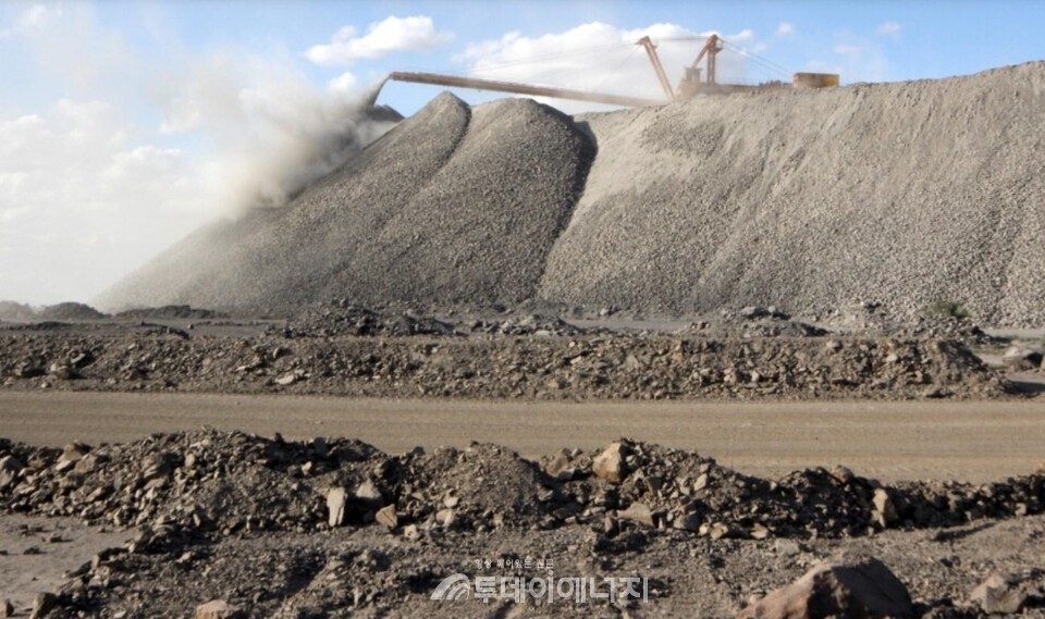 중국 내몽골 바이윈의 희토류 광산/출처 VOA