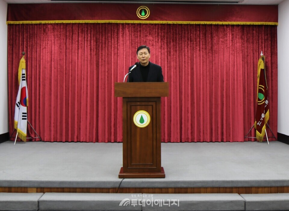 정진혁 인천도시가스 사장이 시무식에서 신년 메시지를 전달하고 있다./인천도시가스 제공