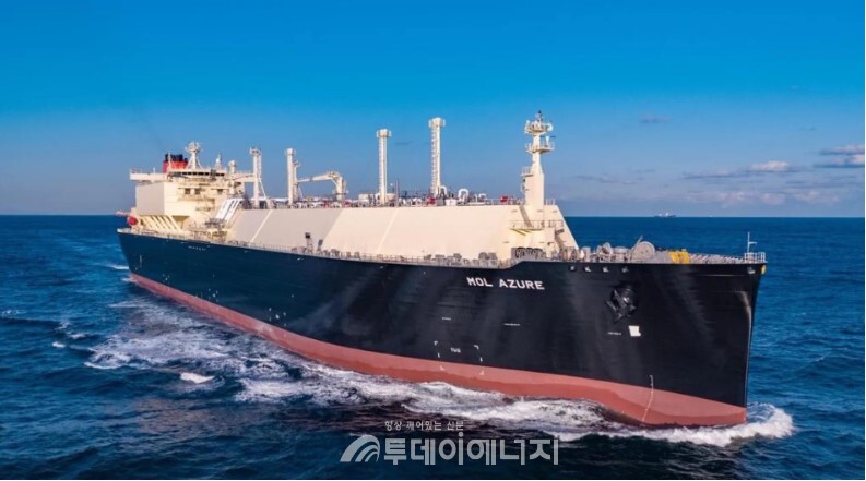 한화오션이 건조한 ‘MOL Azure’호./한화오션 제공