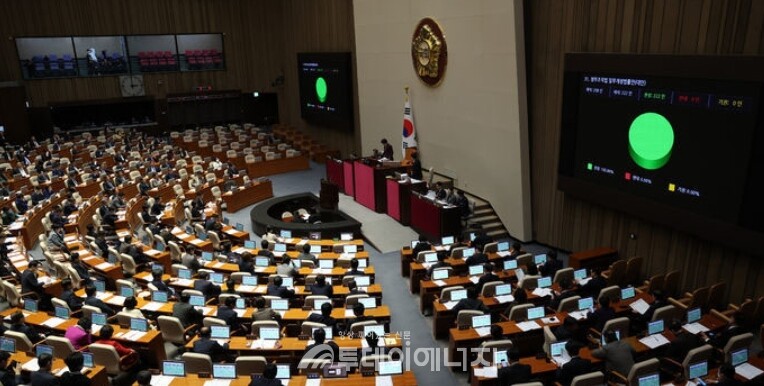 지난해 1월 '국가 자원 안보 특별법' 제정안이 국회에서 의결돼 통과되고 있다./투데이에너지 DB