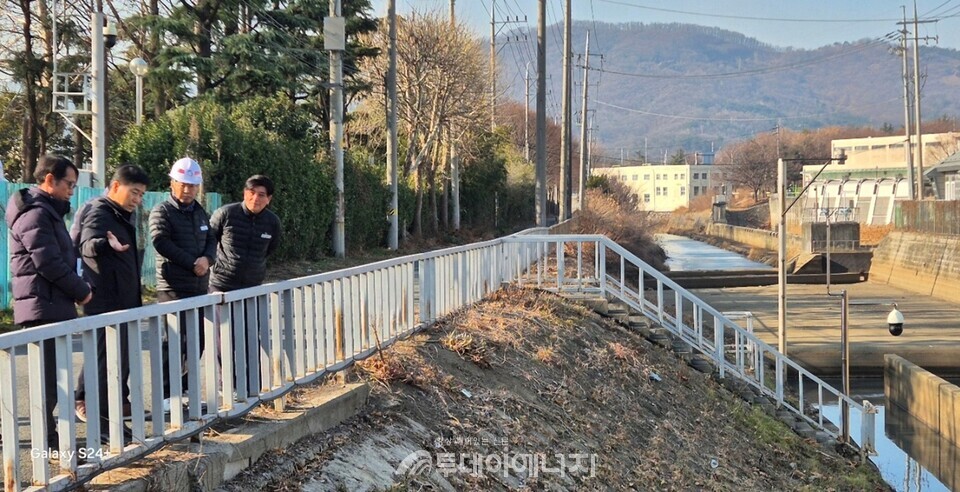 서흥원 대구지방환경청장이 24일 설 연휴 환경오염 사고에 대비 공공폐수처리장을 방문했다. / 대구지방환경청 제공