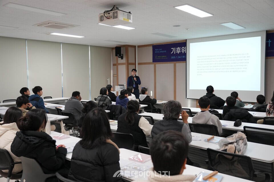 24일 한국화학연구원 디딤돌플라자에서는 '탄소자원화 플랫폼 화합물 연구단'이 개최한 '제5차 찾아가는 화학콘서트'가 열렸다.