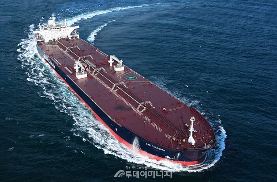 삼성중공업이 건조한 원유 운반선(Crude Oil Tanker)이 운항하고 있다./출처 삼성중공업
