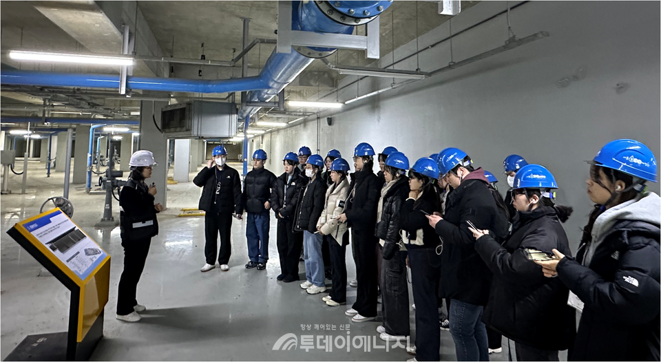 서울물재생시설공단 서남센터를 방문한 환경 분야 전공 대학생 교육과정 현장학습 참고 사진. / 국립환경인재개발원 제공