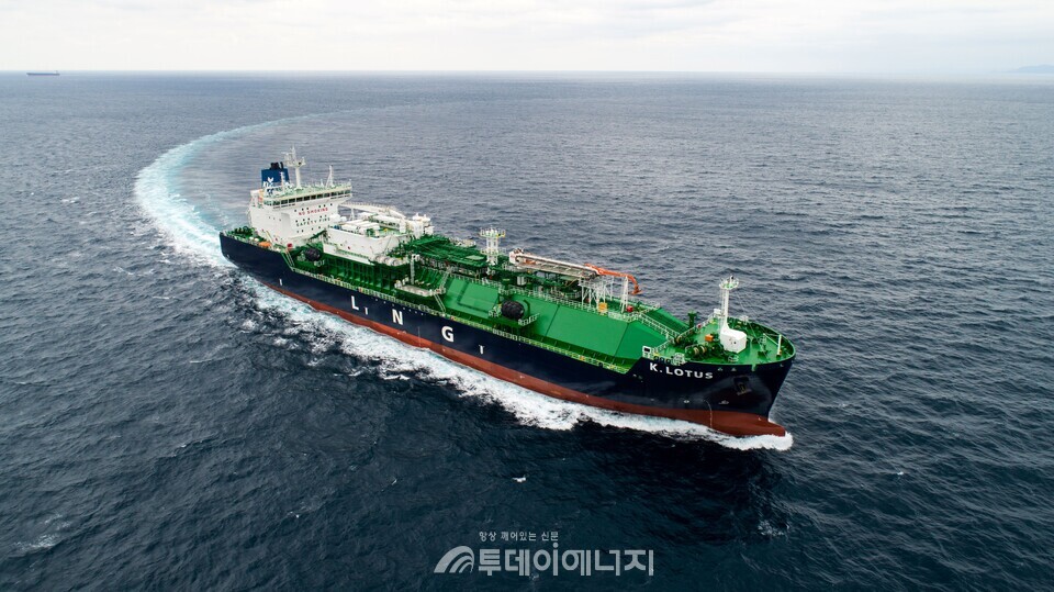 HD현대미포가 건조해 인도한 18000㎥급 LNG 벙커링선의 시운전 모습/HD현대 제공