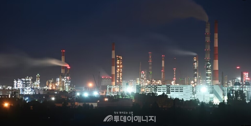 러시아 옴스크의 정유시설/출처 VOA