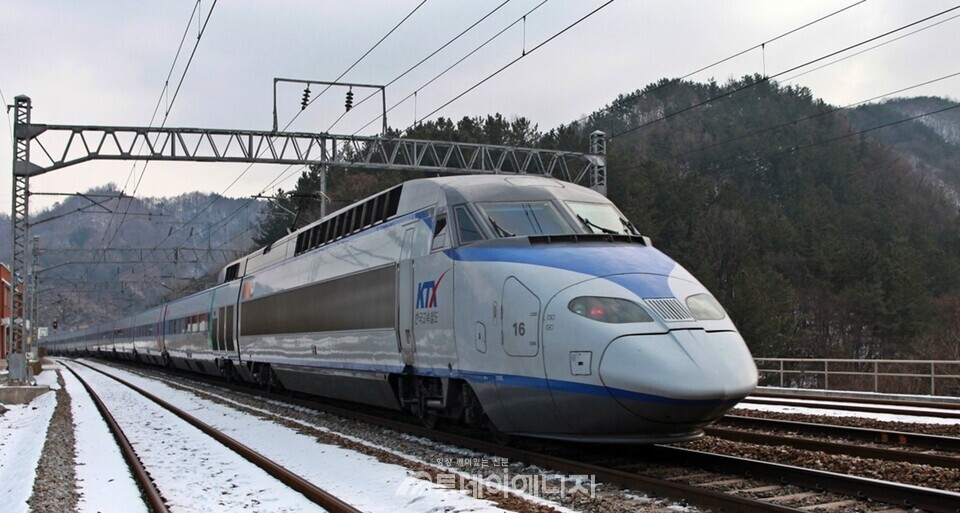 KTX. / 한국철도공사 제공