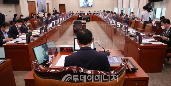 국회 산업통상자원중소벤처기업위원회 회의 장면./국회 공동사진기자단 제공