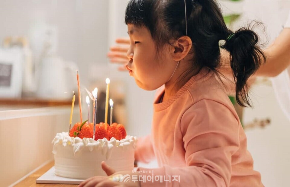 환경부는 초, 세탁세제 등 일부 생활화학제품에 대한 소분 판매를 허용하는 ‘안전확인대상생활화학제품의 소분 판매 등에 관한 지침’을 제정, 오는 20일 고시한다고 밝혔다. / 게티이미지뱅크