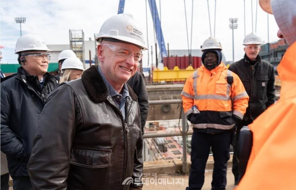 켈리 상원의원, 한화 필리 조선소 방문 / 마크 켈리 상원의원 (www.kelly.senate.gov) 제공
