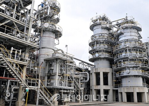 LG화학 여수 공장이 가동하고 있다./출처 LG화학