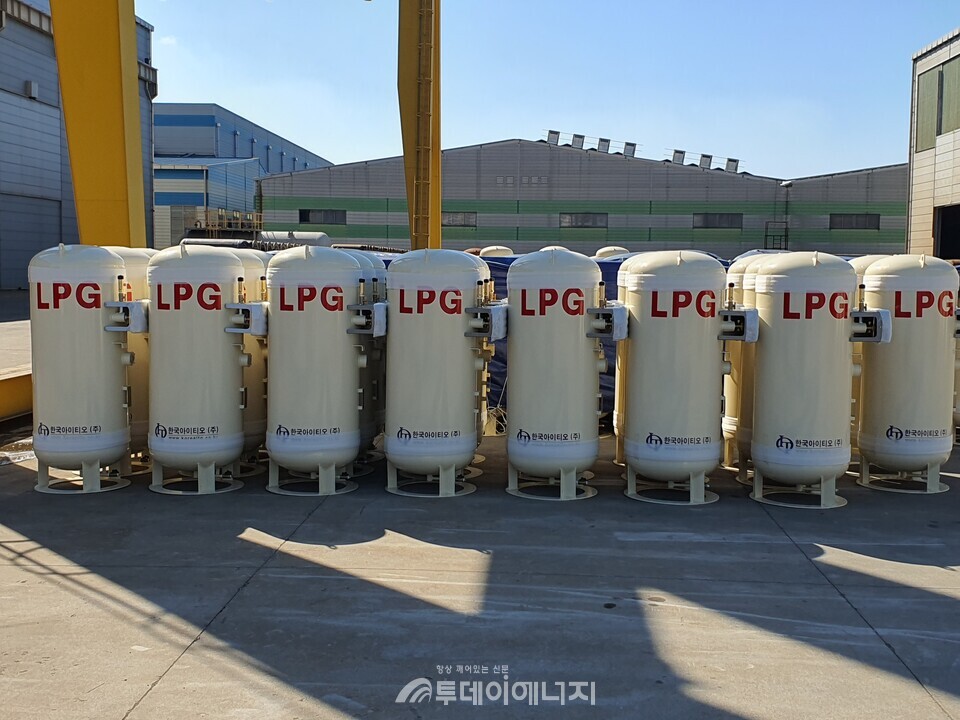 LPG 소형저장탱크가 운반을 앞두고 대기하고 있다./투데이에너지