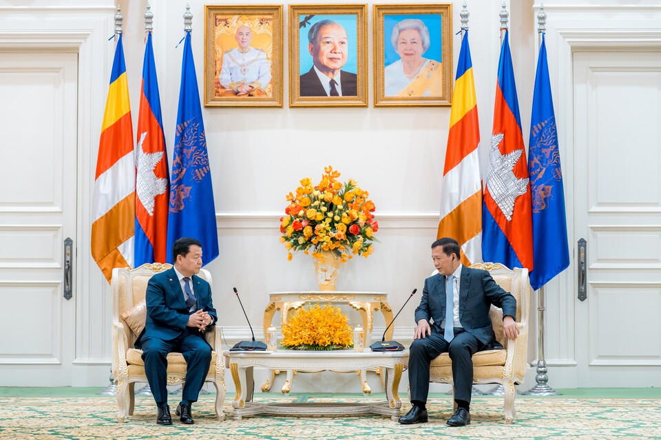 한국수자원공사 윤석대 사장이 2월 28일 캄보디아 훈 마넷 총리와의 단독 면담을 통해 물·에너지·도시 분야에서의 구체적인 협력 방안을 논의했다. /수자원 제공