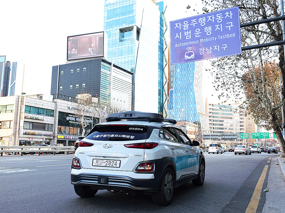 포니링크 자율주행차가 강남 자율주행자동차 시범운행 지구에서 운행 중이다. /포니링크 제공