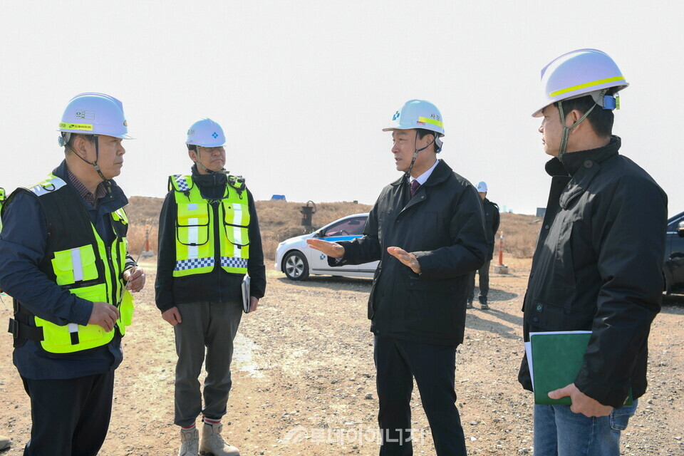 수도권매립지관리공사는 14일 해빙기 재난안전사고 예방을 위해 주요 시설에 대한 현장 안전 점검을 실시했다고 밝혔다. / 수도권매립지관리공사 제공