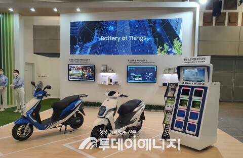 제주국제전기차엑스포에 풀품된 전기이륜차./ 디엔에이모터스 제공