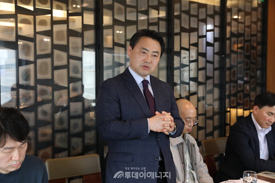 황보연 서울에너지공사 사장이 25일 프레스클럽에서 서울시 출입기자단과 만나 인사말을 하고 있다. / 서울에너지공사 제공