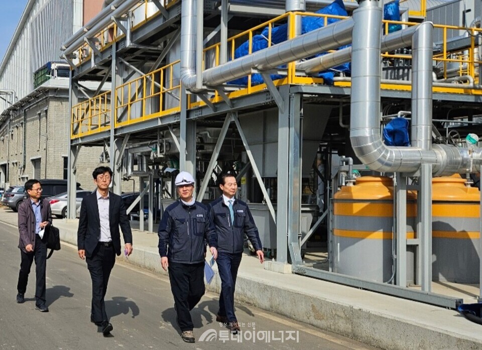 송호석 금강유역환경청장이 시설 운영과정에서 봄철 미세먼지 발생과 해빙기 시설안전에 대한 안전사고 예방을 당부하고 있다. / 금강유역환경청 제공