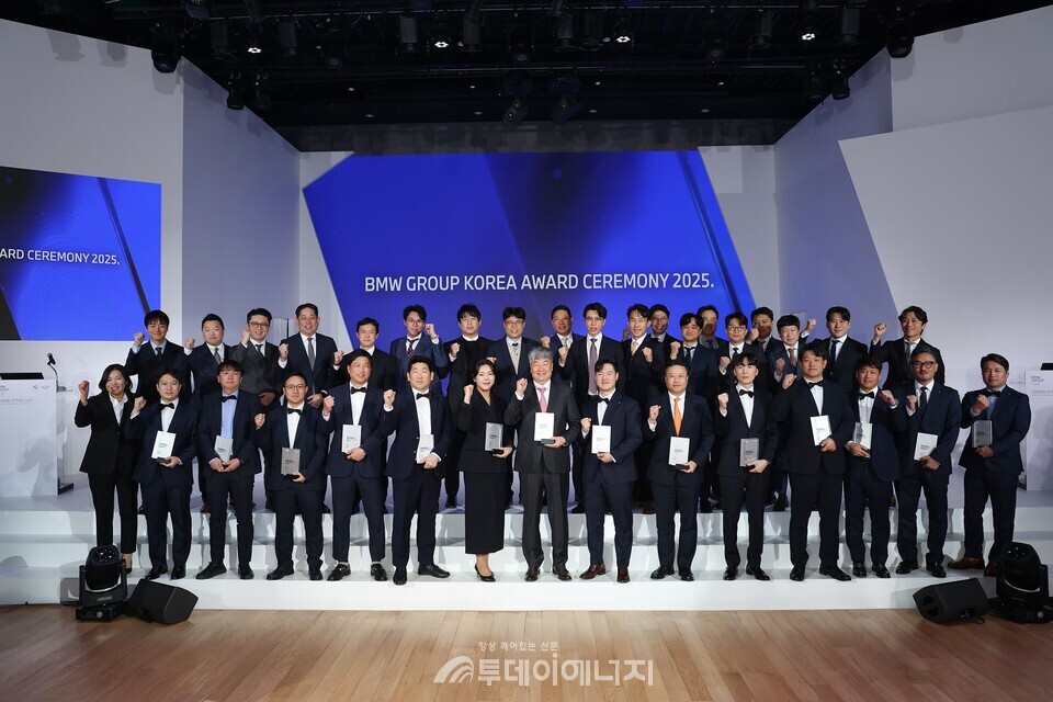 `BMW 그룹 코리아 어워드 2025` 삼천리 모터스 임직원 기념사진. /삼천리 제공