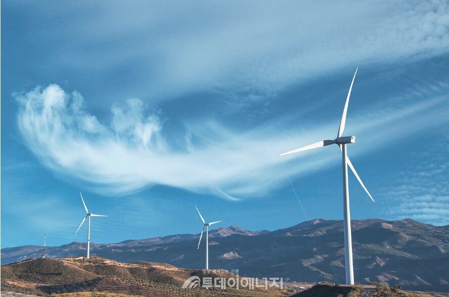 정부의 재생에너지 확대 정책 속에   LNG 위상이 상대적으로 조정되고 있다. /픽사베이