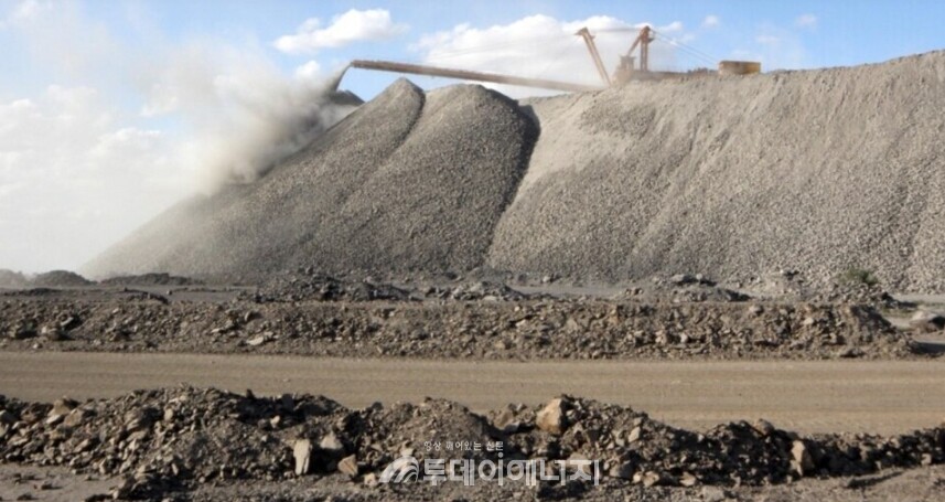 중국 내몽골 바이윈의 희토류 광산/출처 VOA