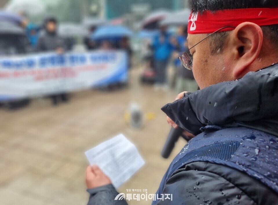 서울에너지공사 노동조합 김형곤 위원장이 마곡열별합발전소 민영화 반대 입장을 밝히고 있다. / 윤철순 기자