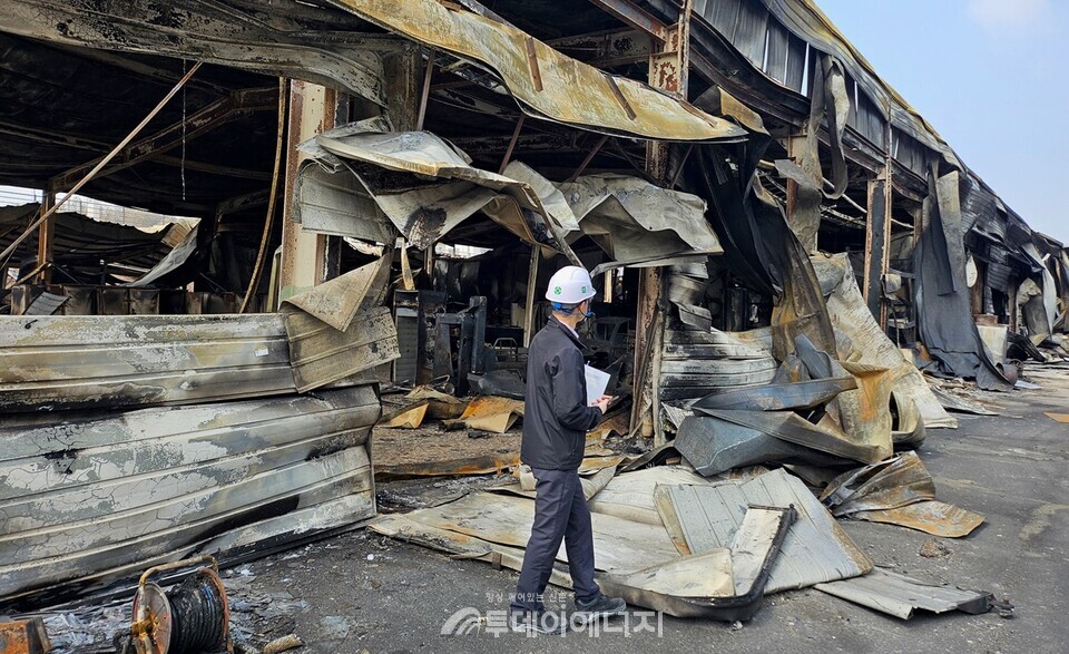 한국환경공단은 산불 피해 현장에 인력을 투입해 남후농공단지 피해 현장조사를 실시하고 있다. / 한국환경공단 제공