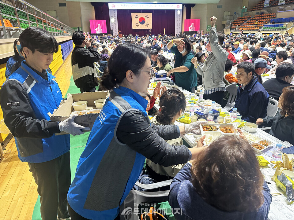 미래엔서해에너지, 4월10일 장애인의 날 기념행사에서 온정을 나눴다. /미래엔서해에너지 제공