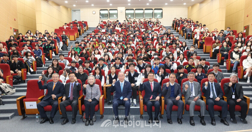 반기문 전 UN사무총장이 15일 오후 한국에너지공단 대강당에서 ‘기후위기 대응과 지속가능한 발전’을 주제로 특별 강연을 진행했다. / 윤철순 기자