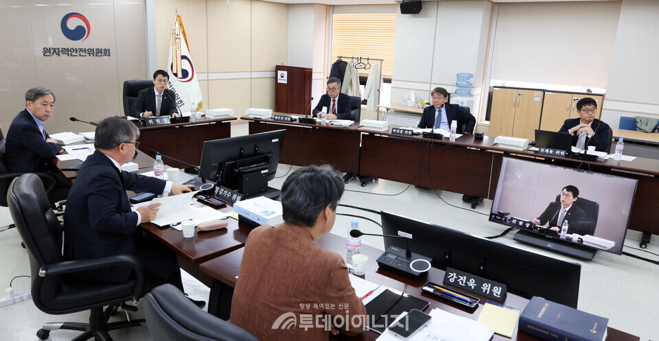 제210회 원자력안전위원회 회의 모습/원자력안전위원회 자료