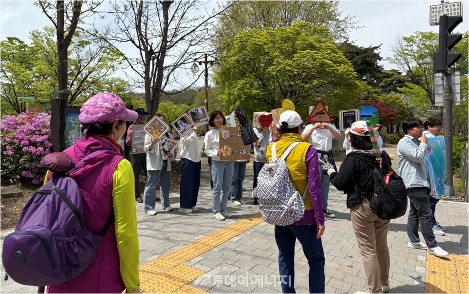 서울에너지드림센터 ‘지구의 불 끄기’ 길거리 캠페인 활동. / 서울에너지드림센터 제공