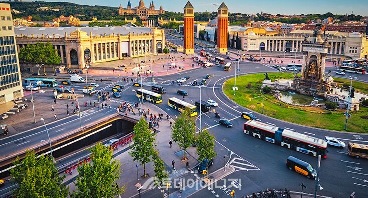 스페인 도심에서 차량이 운행하고 있다./대한LPG협회 제공
