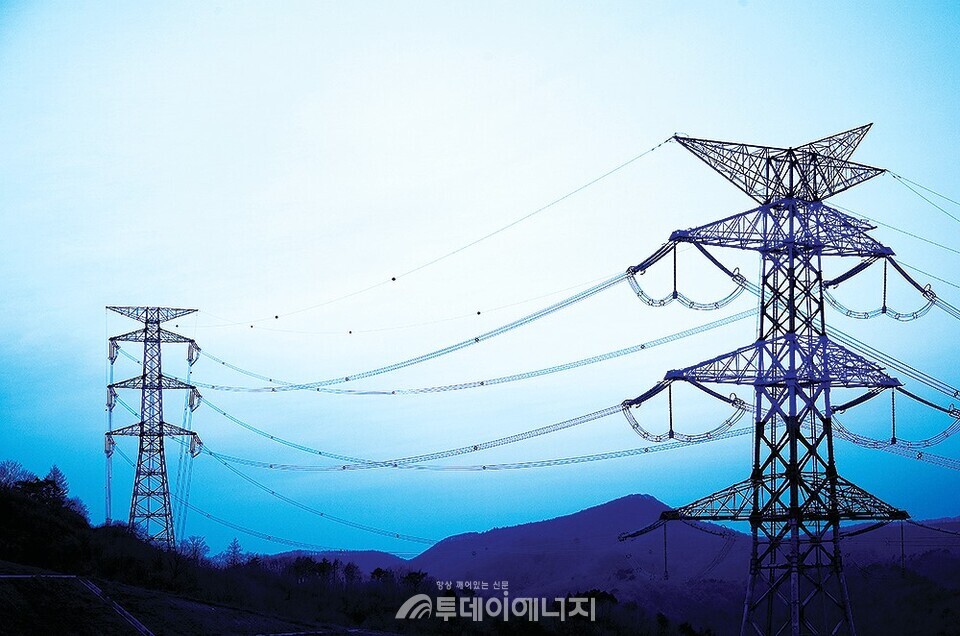 한전이 설치한 신태백-신가평 송전선로/투데이에너지 DB