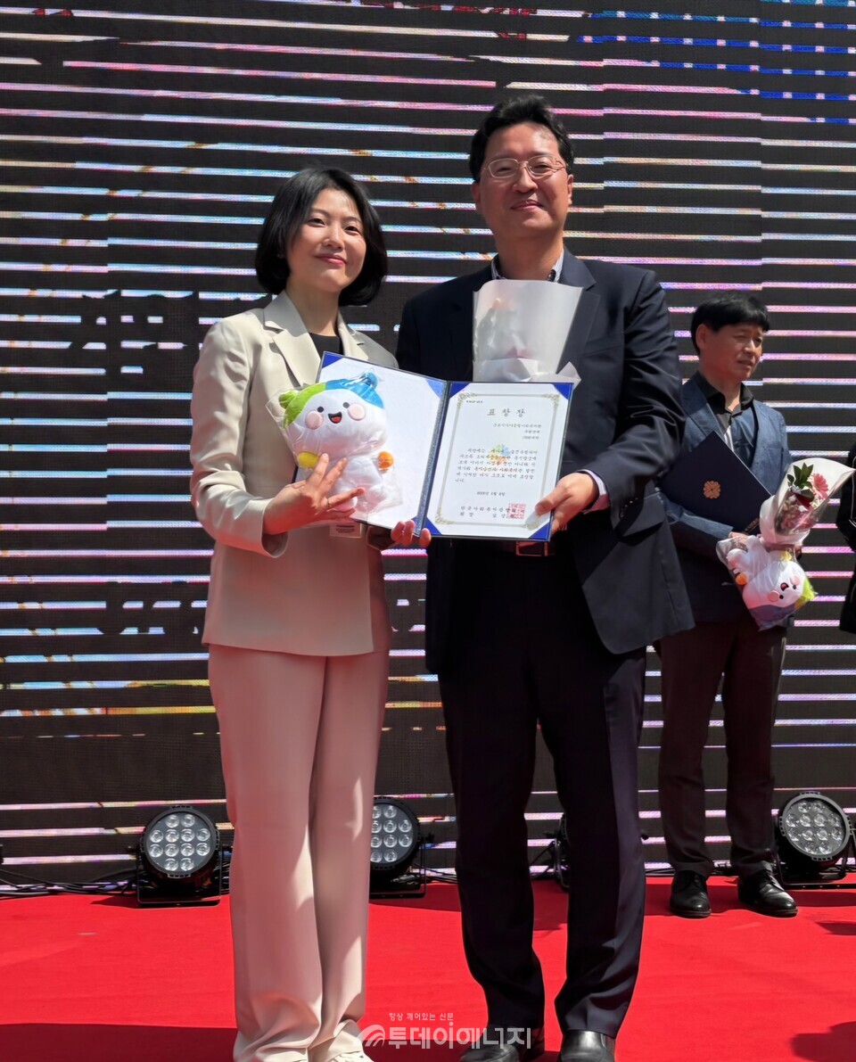 8일 에너지 기업 GS파워(대표이사 유재영)가 지역사회와의 지속적인 협업을 통해 화합과 상생에 기여한 공로를 인정받아 한국사회복지관협회장상을 수상했다. / GS파워 제공