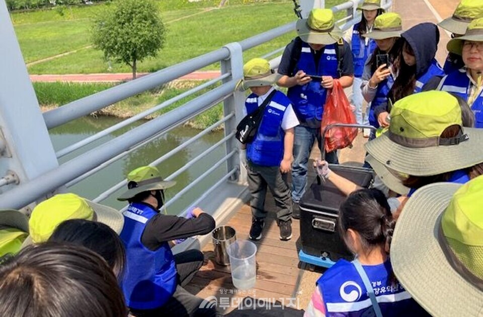 금강유역환경청은 오는 14일  청주 문암생태공원에서 ‘2025년 세계환경의날 기념 미호강 플로깅’ 행사를 개최한다고 밝혔다. / 금강유역환경청 제공