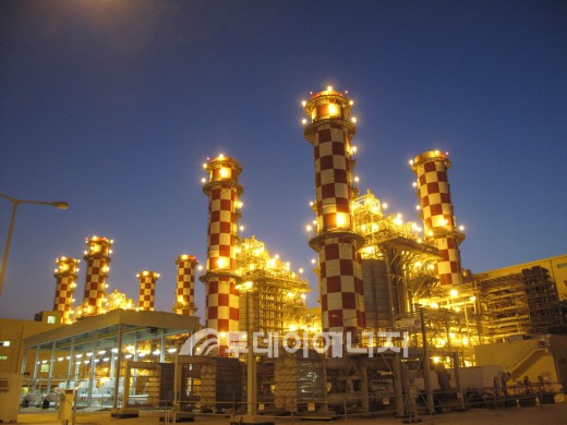 바레인 알두르에 준공된 발전담수 플랜트 전경.